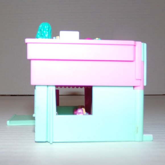 Vintage 1994 Polly Pocket Drive-In Burger Restaurant And Playville Mat - Picture 7 of 16